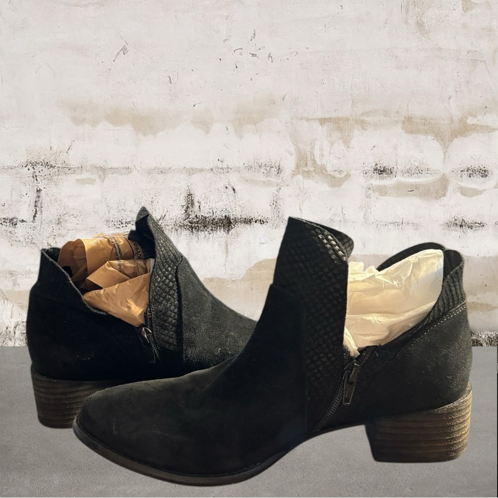 Seychelles Score Black Suede Snake Embossed Zip Bootie Ankle Boot Size 8 - Picture 6 of 9